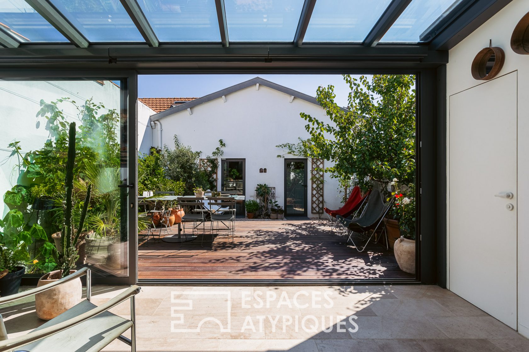 Elegant Châtelaillonnaise in a prime location