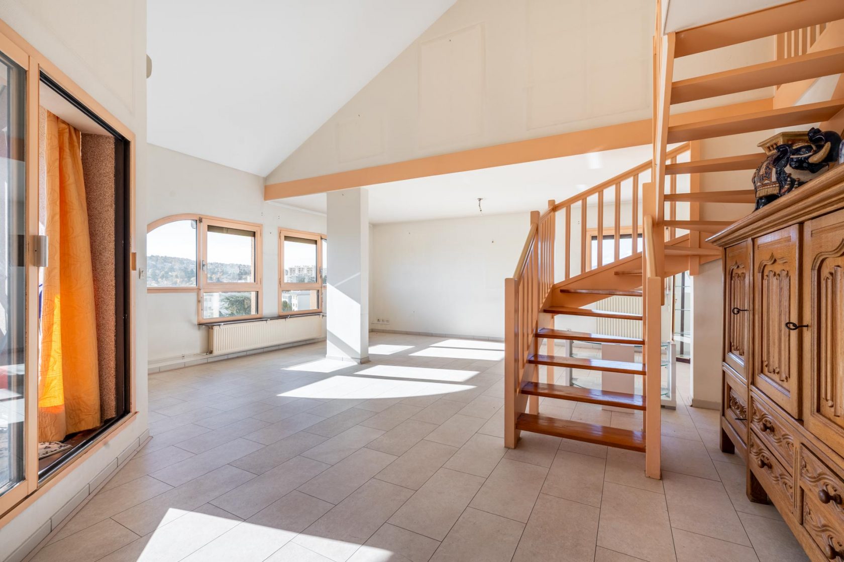 Top floor apartment to modernize