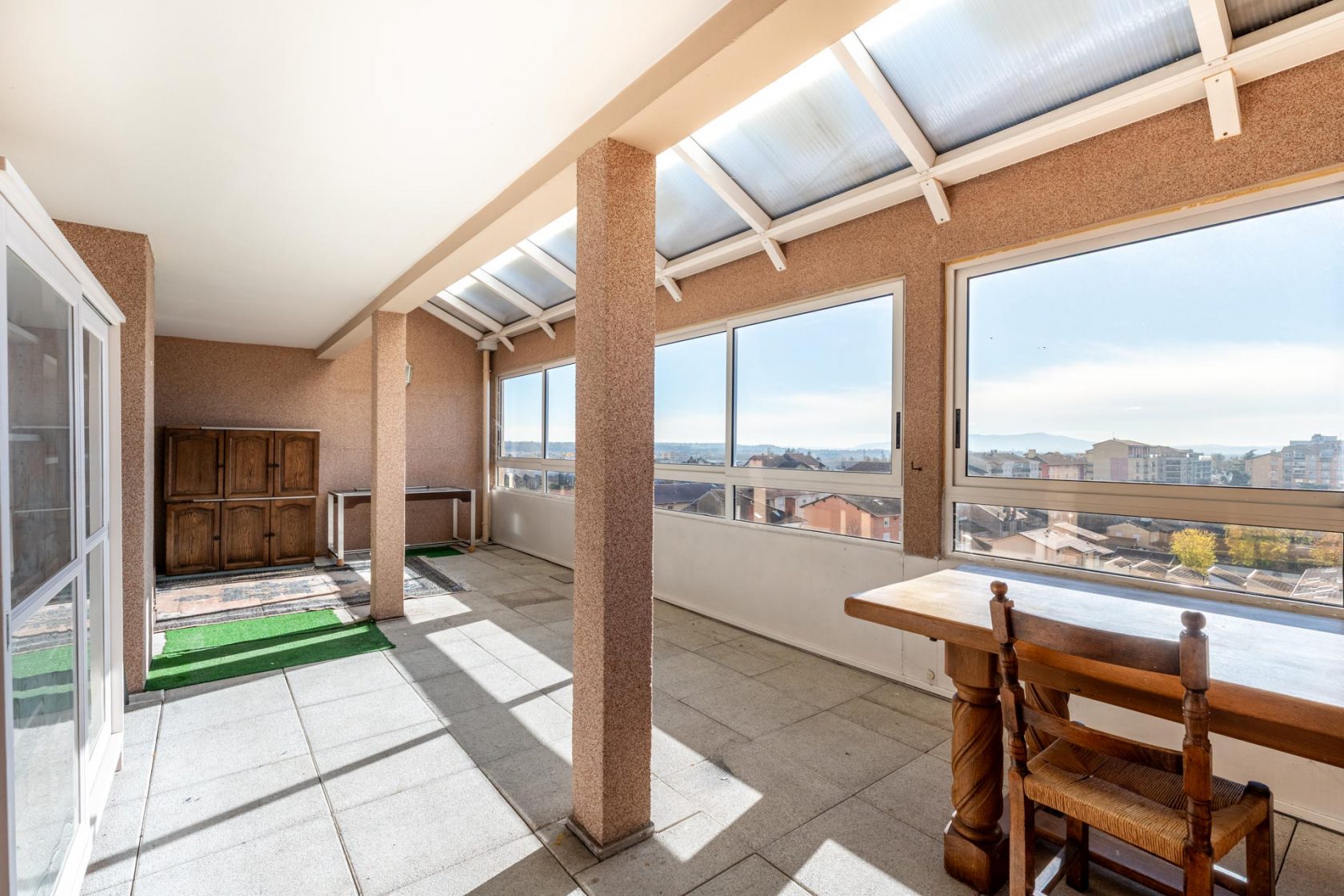 Top floor apartment to modernize