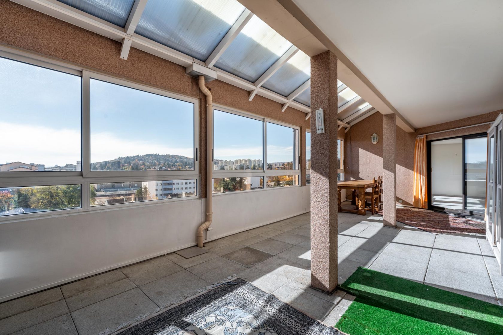 Top floor apartment to modernize