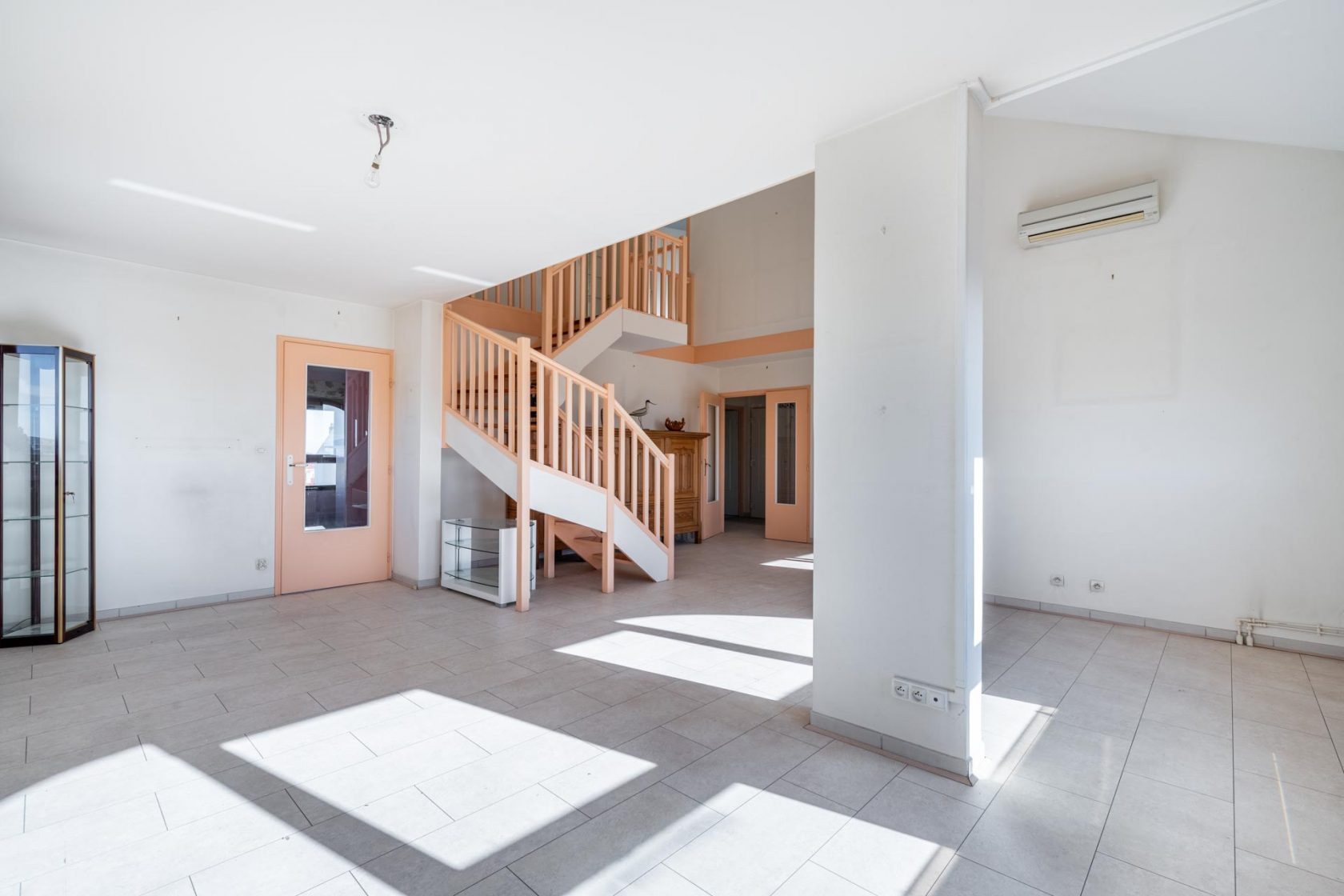 Top floor apartment to modernize