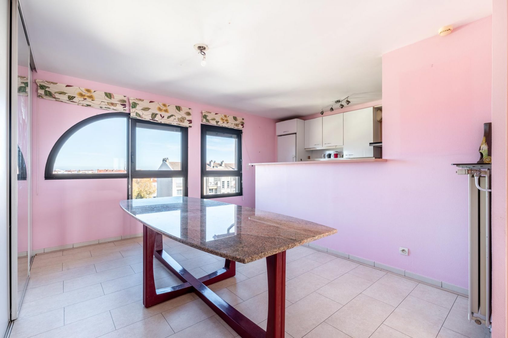 Top floor apartment to modernize