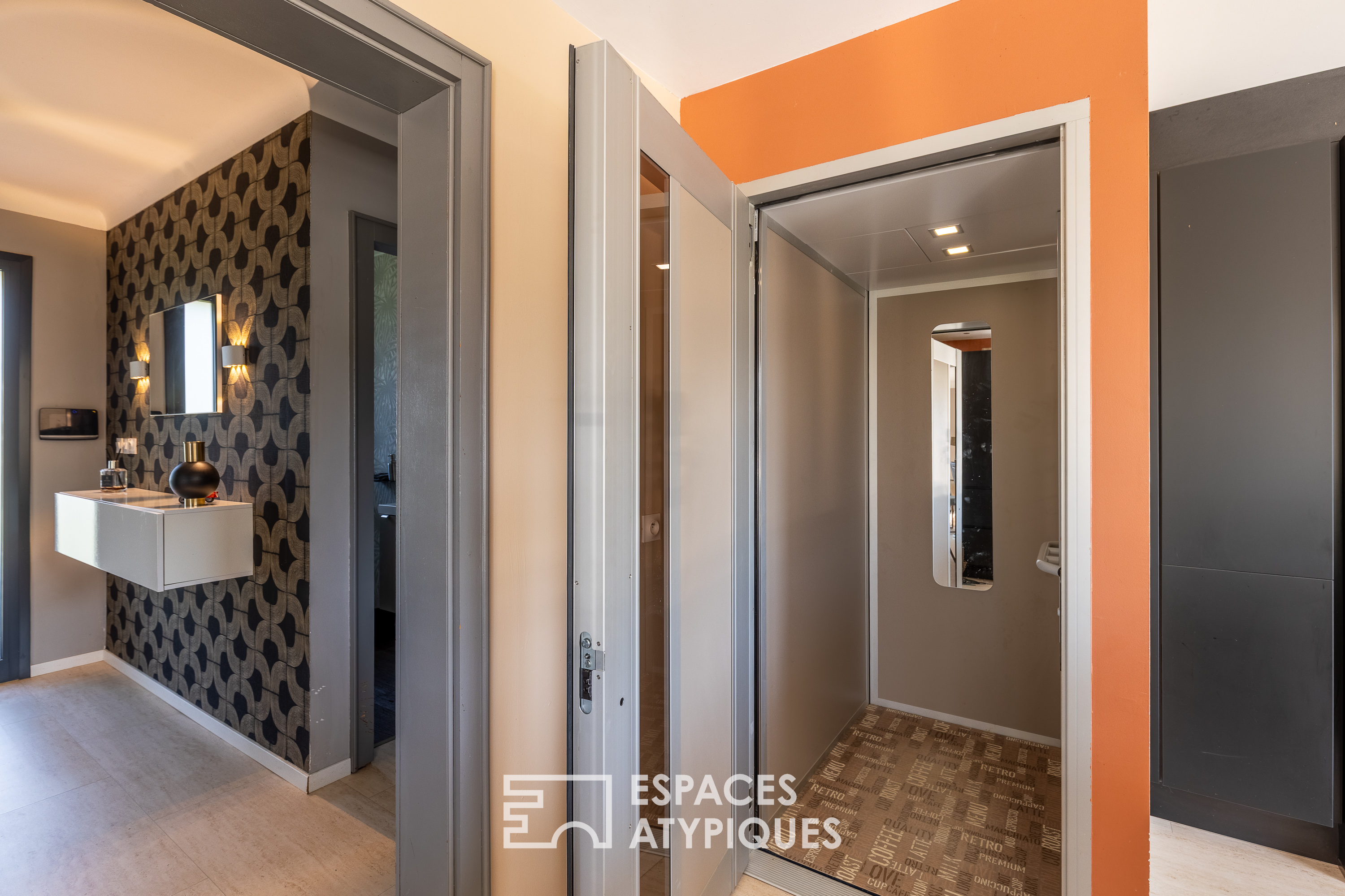 Renovated property with swimming pool and outbuildings on the outskirts of Metz