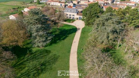 Manor house with 16,000 sqm park near Poitiers