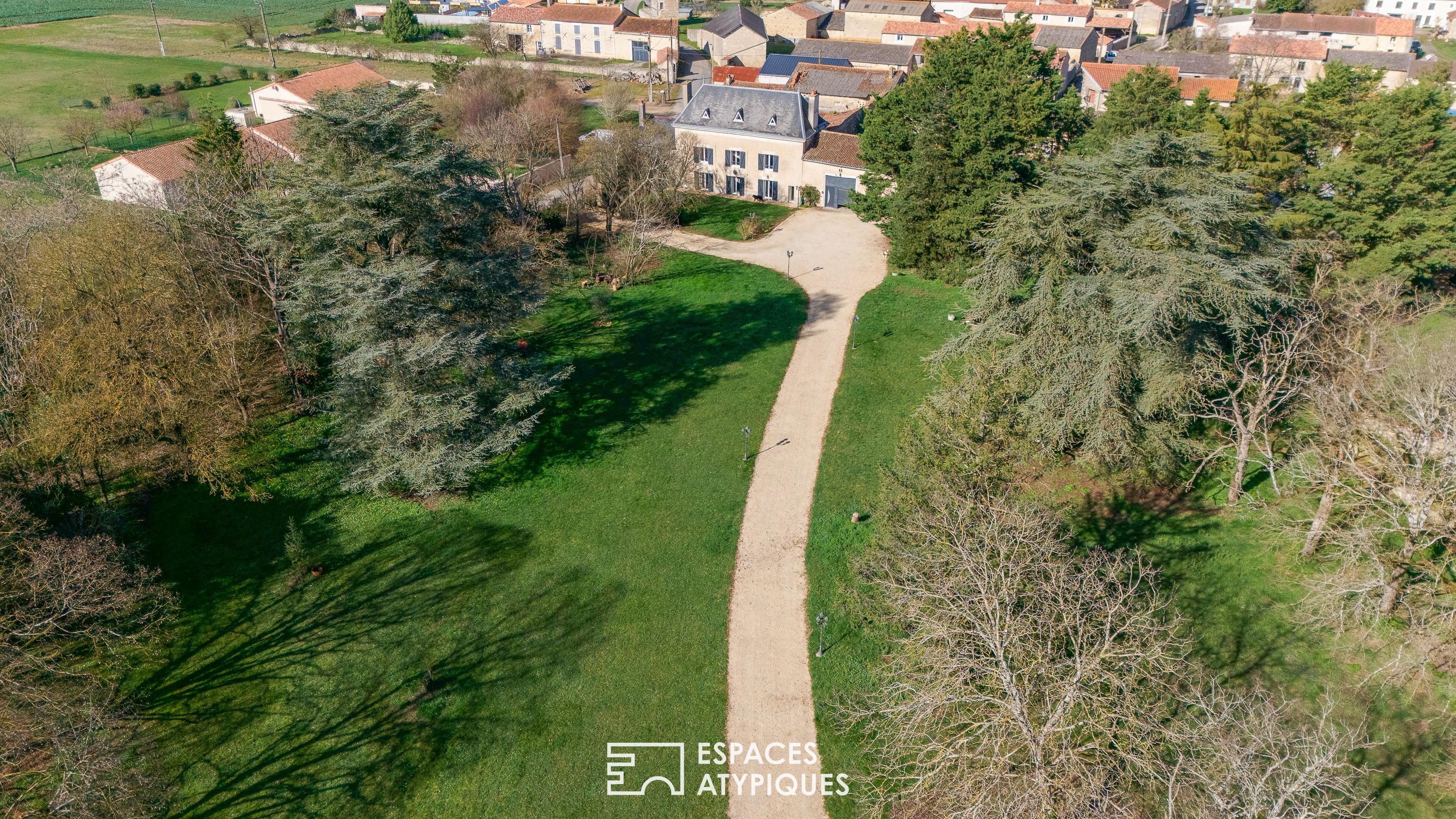 Maison de maître avec parc de 1,6 hectares proche de Poitiers