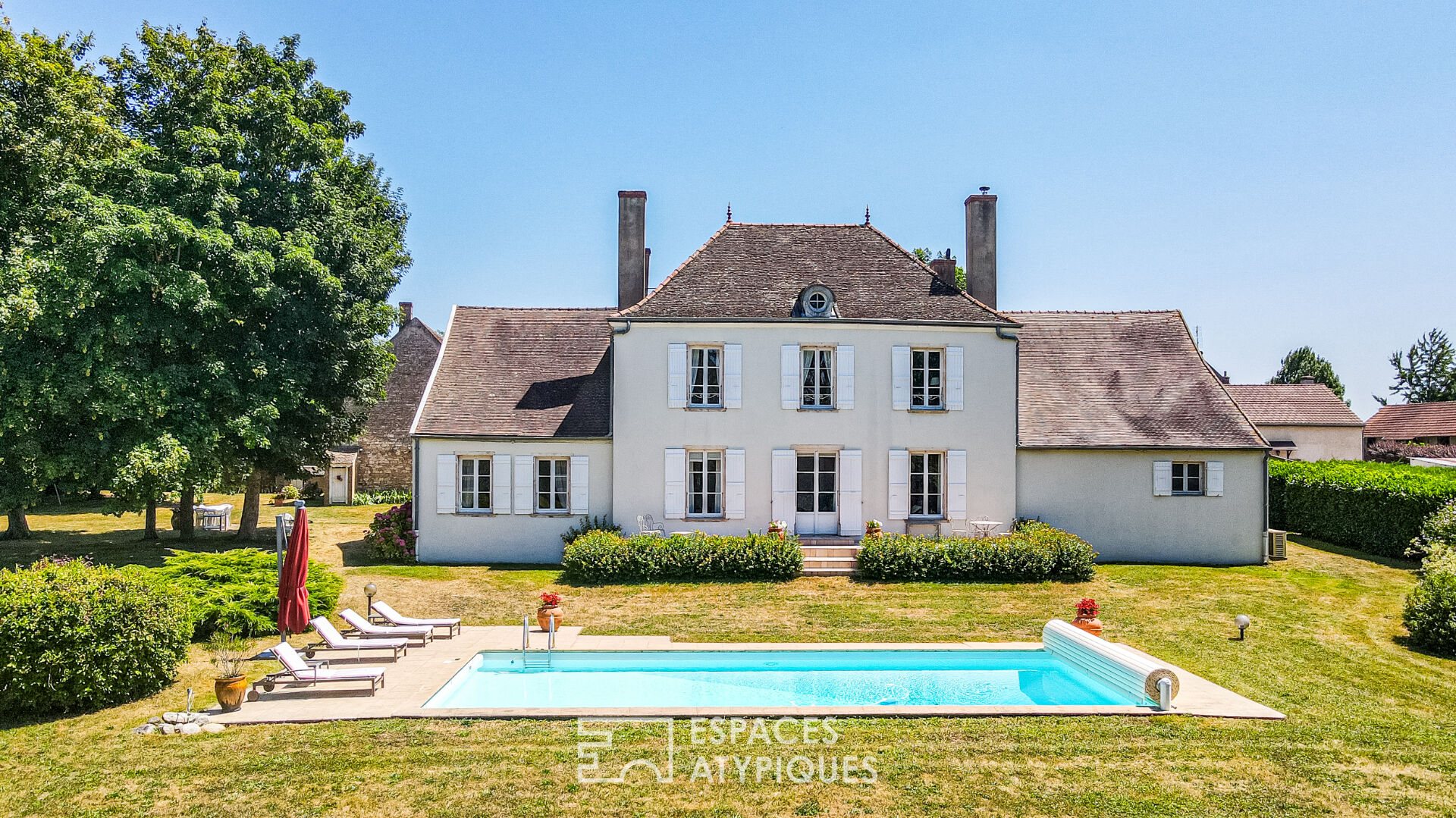 Charming Bourgeois House with Park near Chalon-sur-Saône