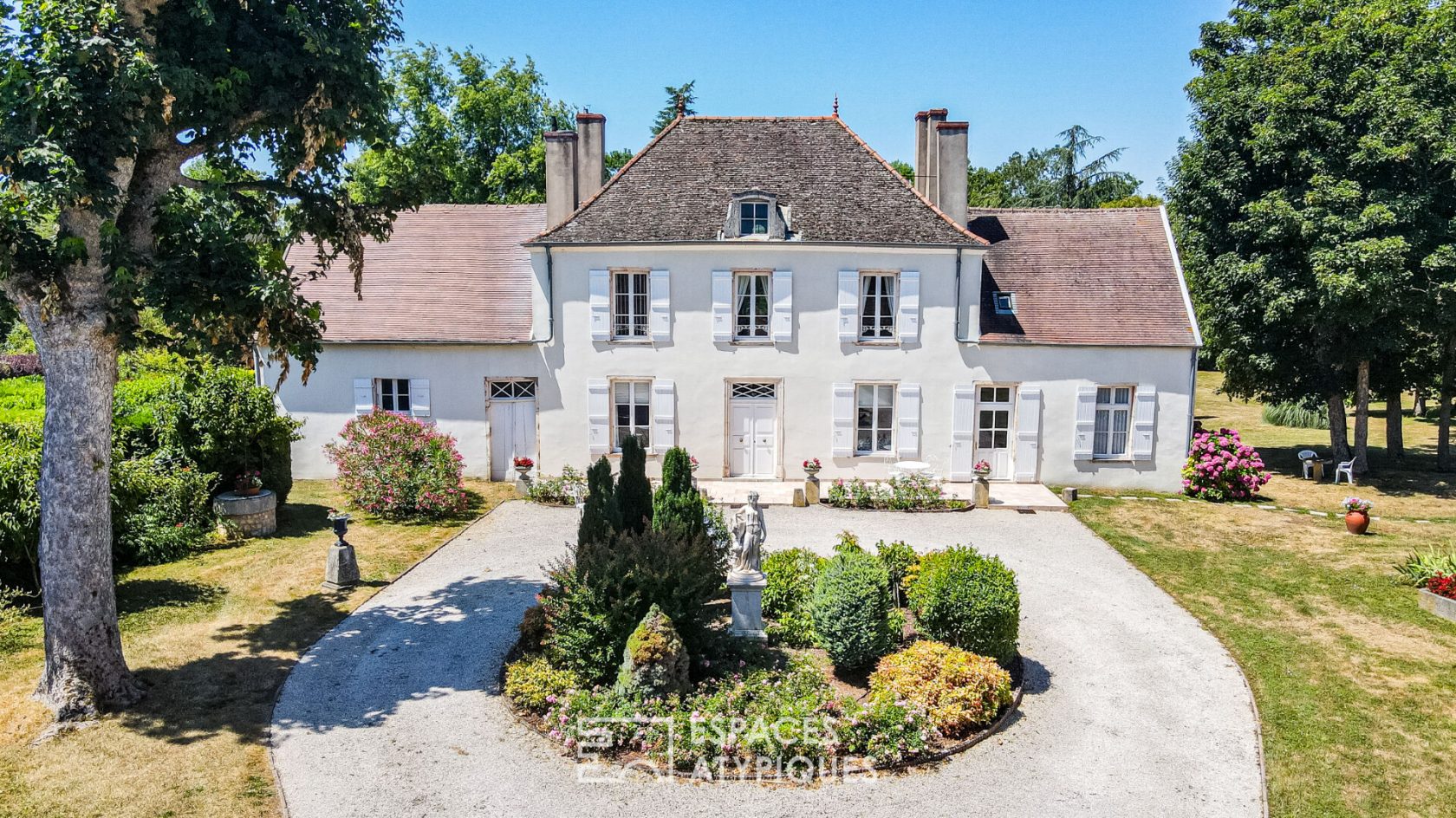 Charming Bourgeois House with Park near Chalon-sur-Saône
