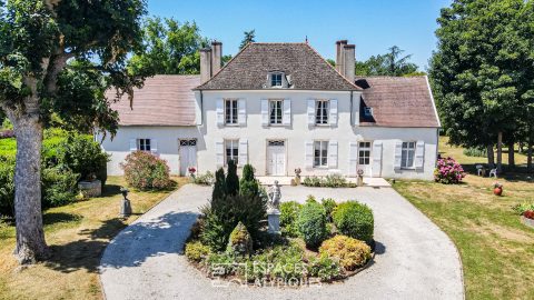 Charming Bourgeois House with Park near Chalon-sur-Saône