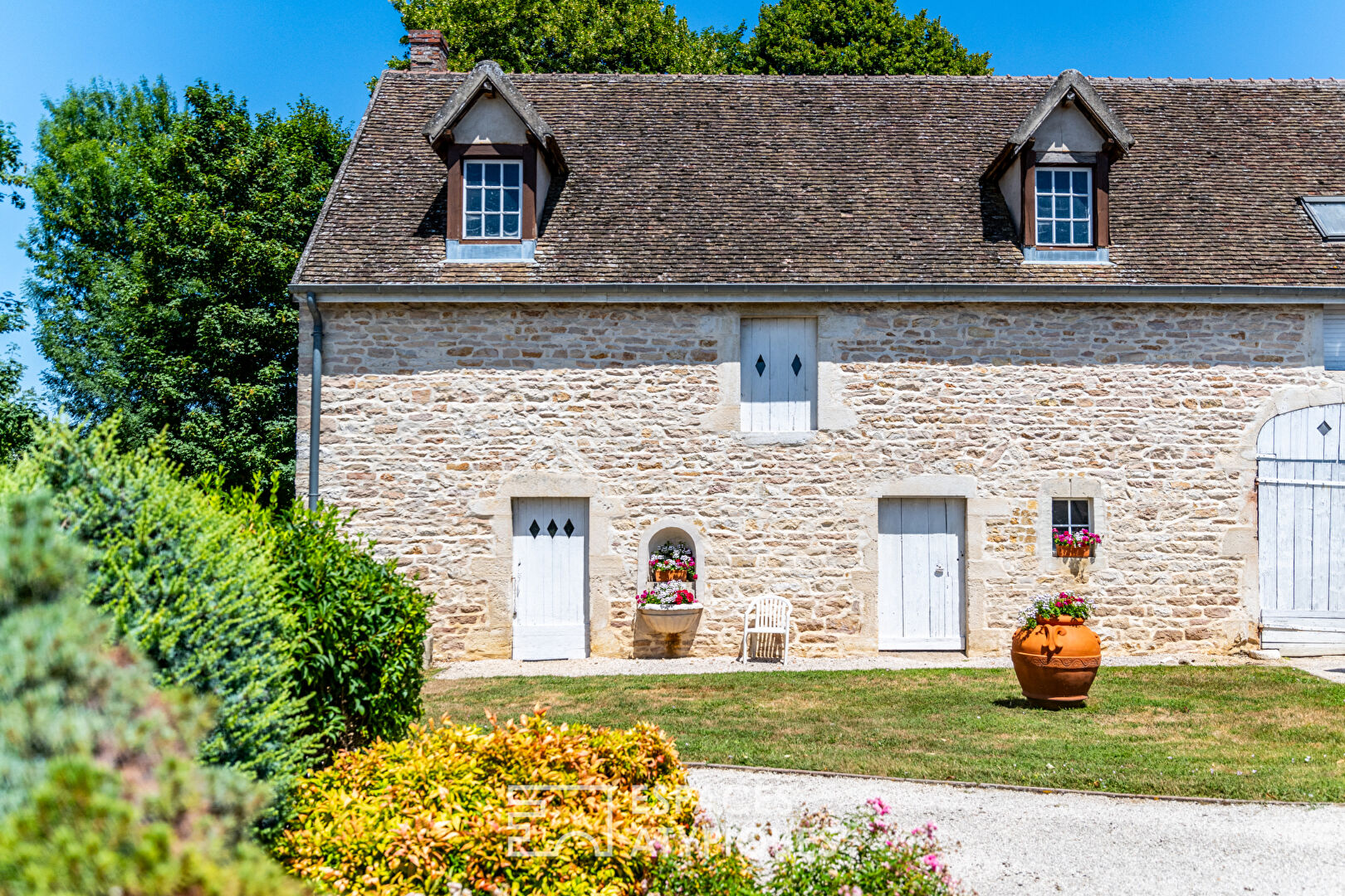 Charming Bourgeois House with Park near Chalon-sur-Saône
