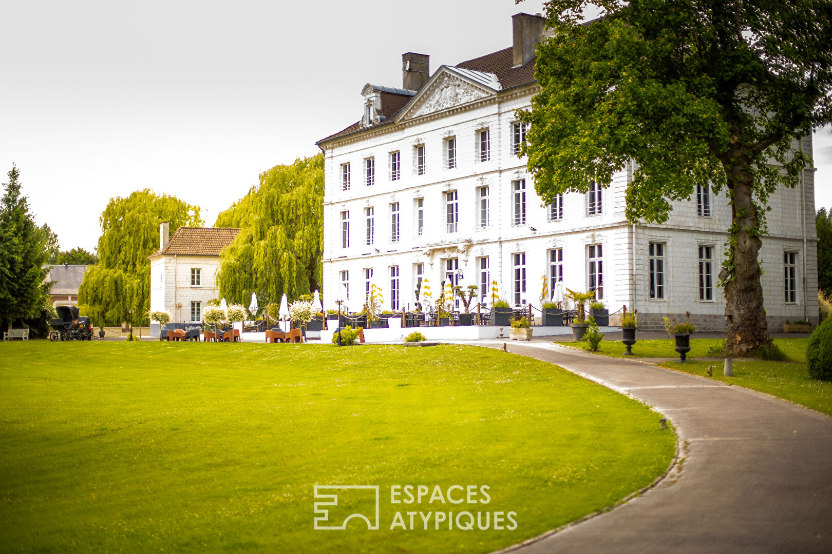 Magnificent event castle - Hotel, restaurant, wedding, seminar, gite, swimming pool and spa - Réf. 933