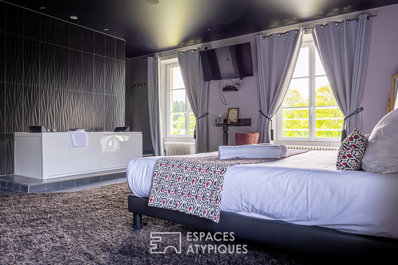 Magnificent event castle – Hotel, restaurant, wedding, seminar, gite, swimming pool and spa