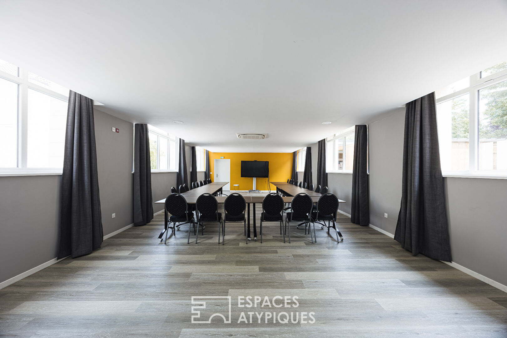 Magnificent event castle – Hotel, restaurant, wedding, seminar, gite, swimming pool and spa