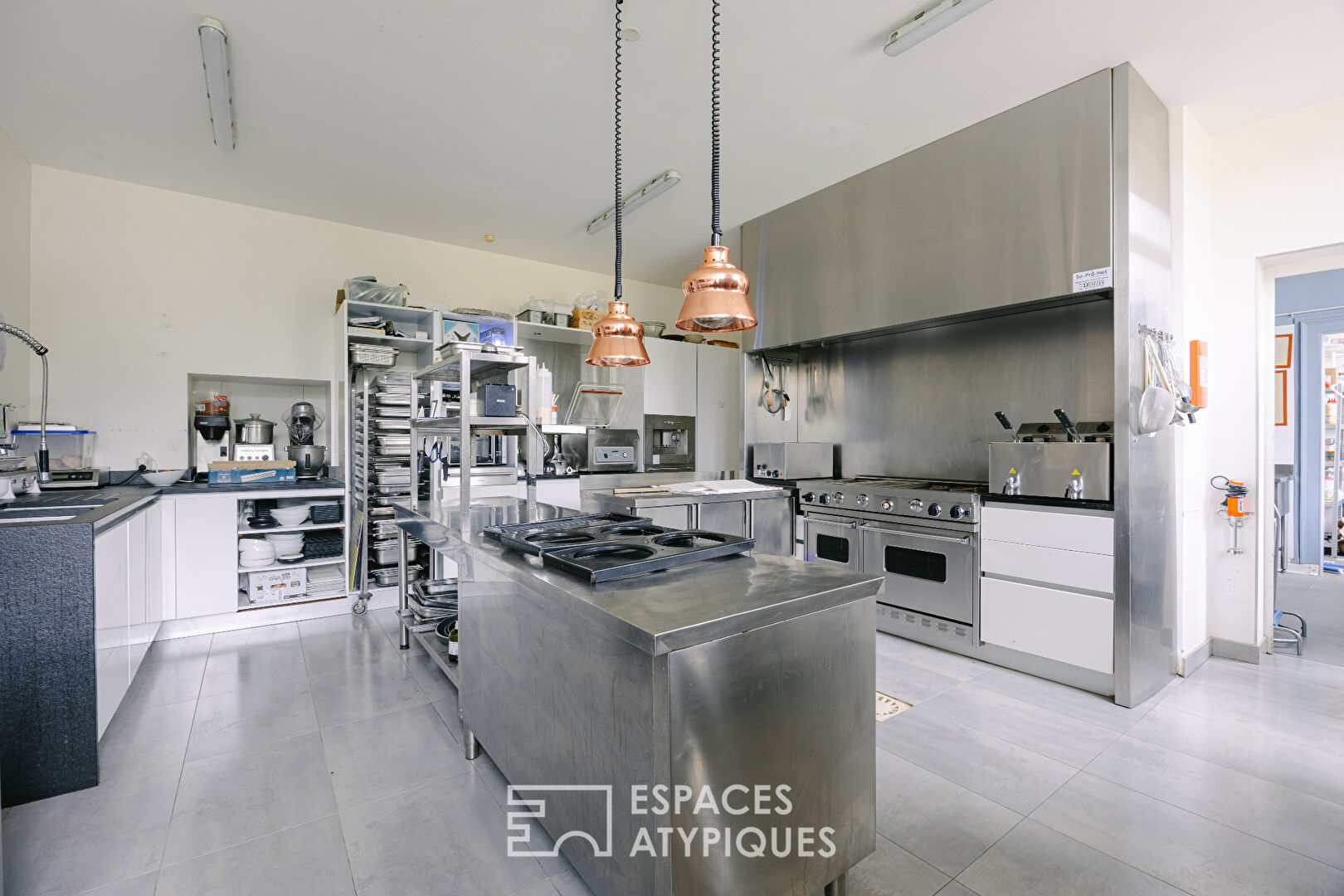 Magnificent event castle – Hotel, restaurant, wedding, seminar, gite, swimming pool and spa