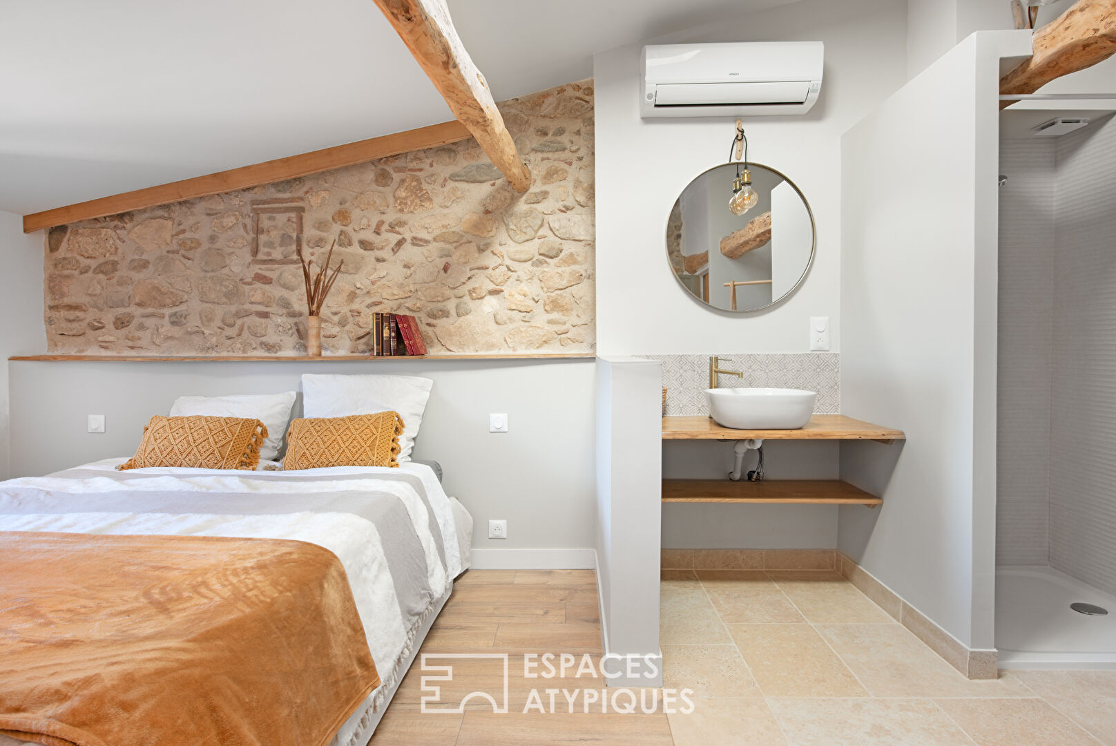 Maison de ville au charme indéniable et son jardin