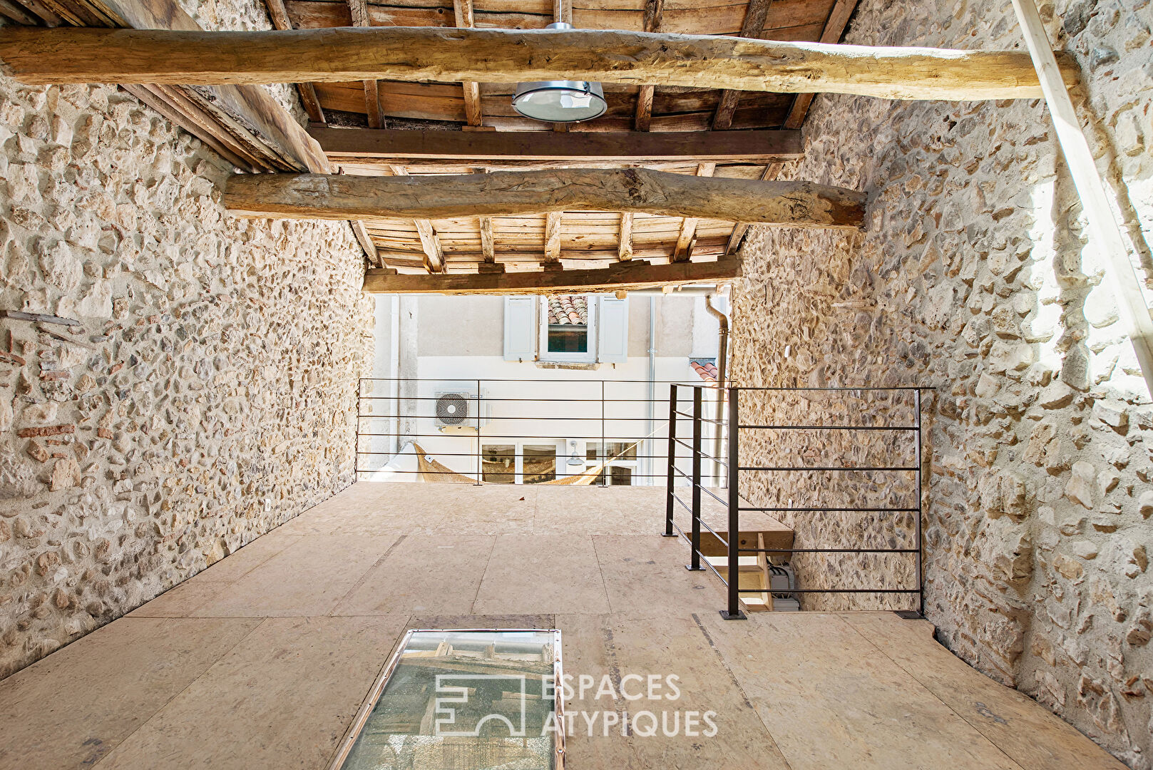 Maison de ville au charme indéniable et son jardin