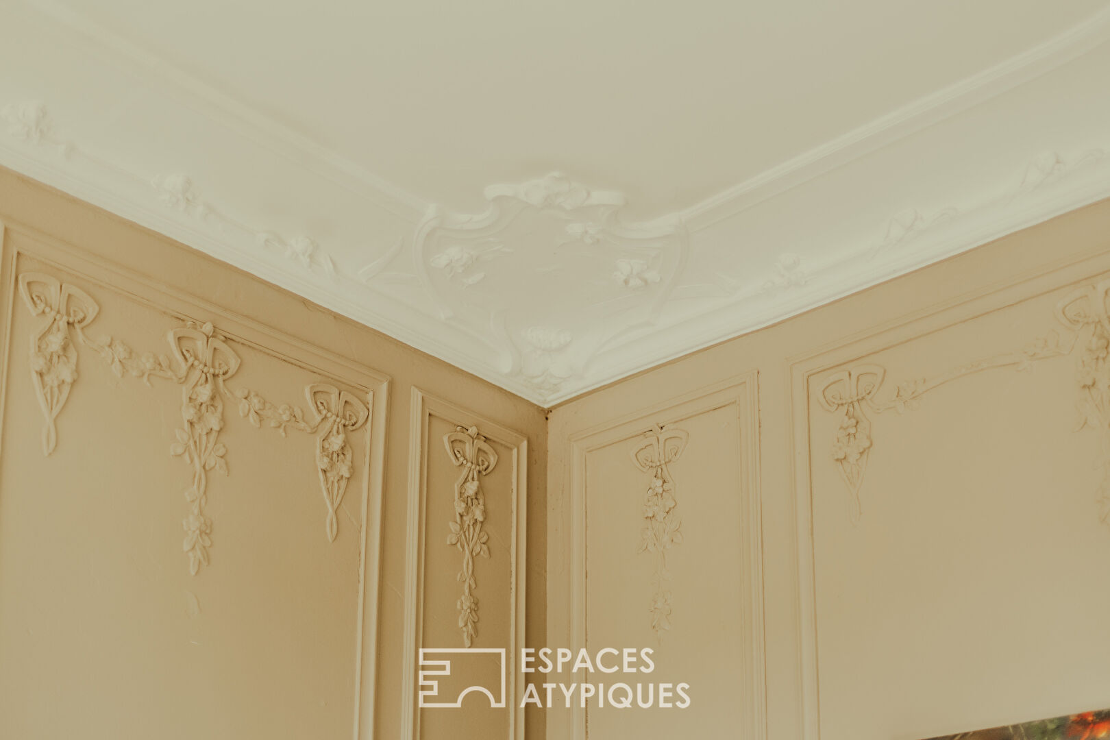 Exceptional – Pretty estate of 3 houses facing the ponds