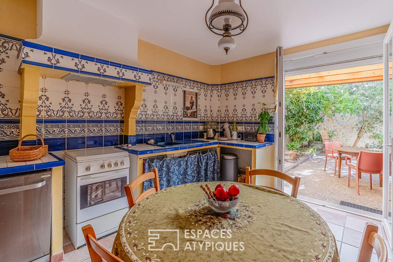 Narbonne center – Charming house with patio and convertible basement