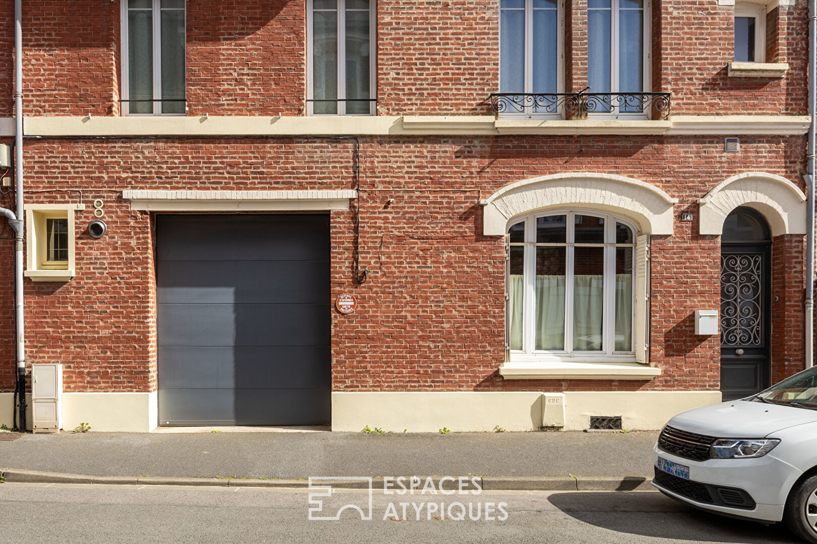 Maison familiale en coeur de ville avec piscine, terrasse, jardin et garage à Albert
