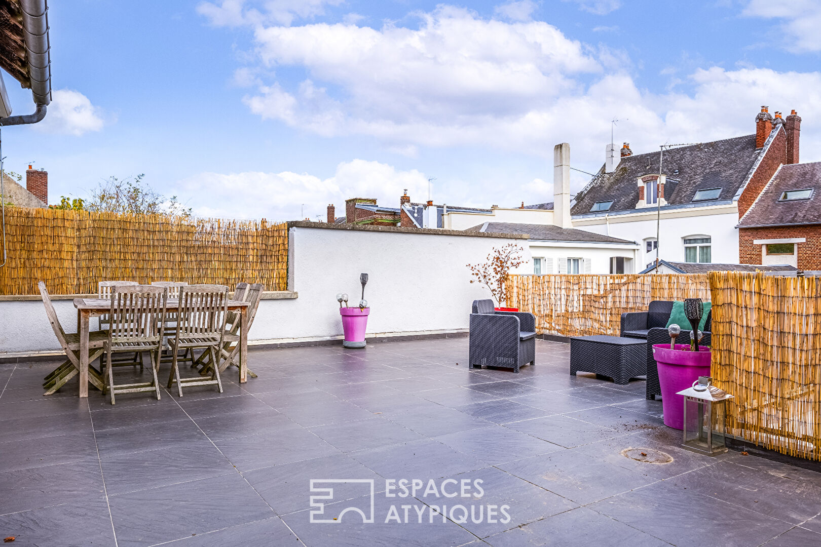 Maison familiale en coeur de ville avec piscine, terrasse, jardin et garage à Albert