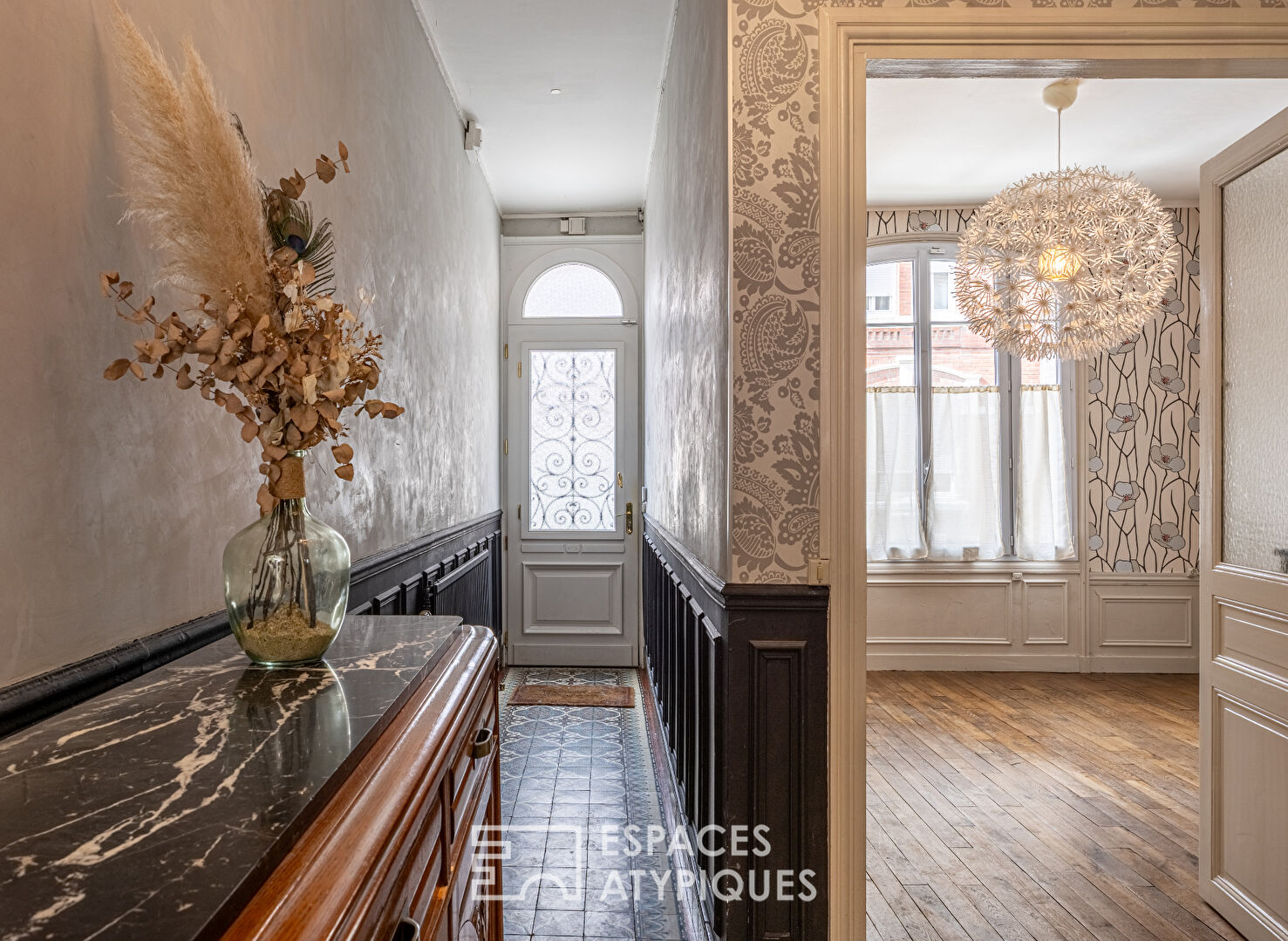 Maison familiale en coeur de ville avec piscine, terrasse, jardin et garage à Albert