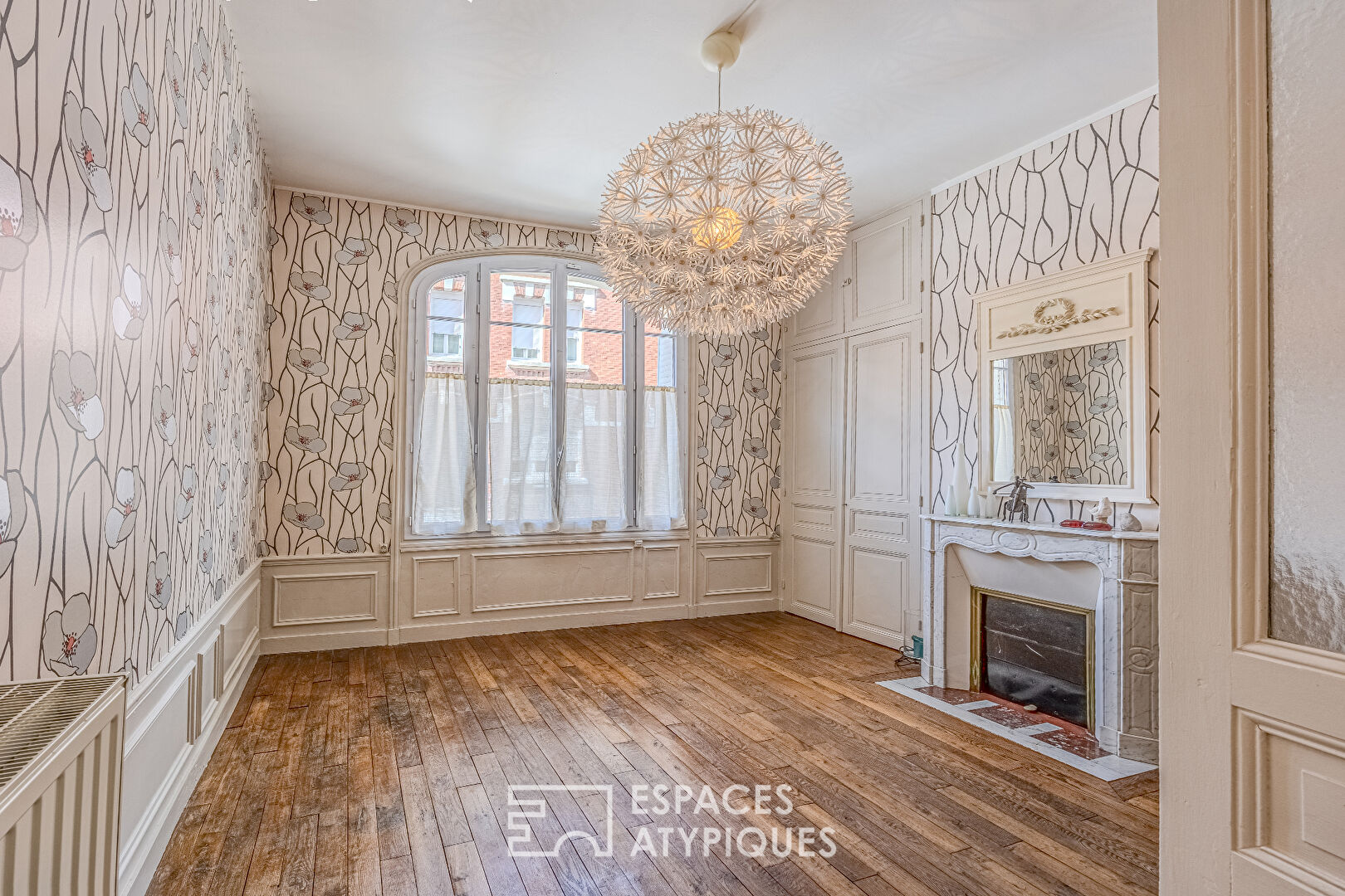 Maison familiale en coeur de ville avec piscine, terrasse, jardin et garage à Albert