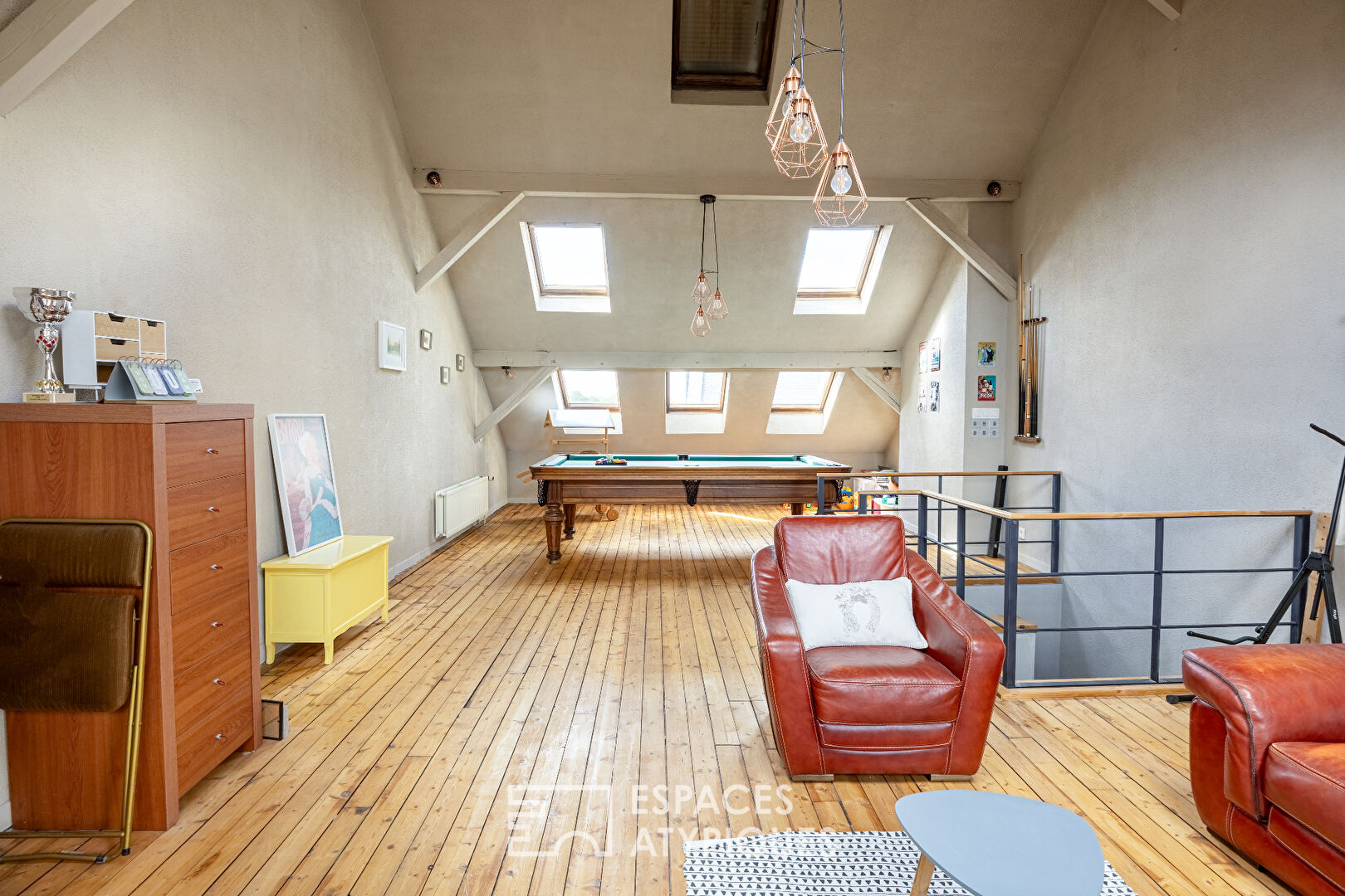 Maison familiale en coeur de ville avec piscine, terrasse, jardin et garage à Albert