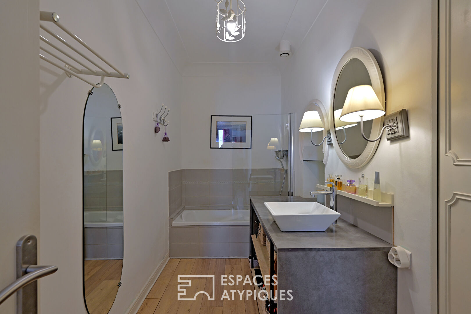 House with landscaped garden and swimming pool, a stone’s throw from the city center of Sète