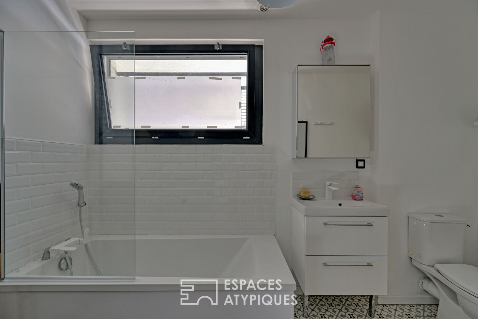 House with landscaped garden and swimming pool, a stone’s throw from the city center of Sète