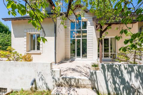 La Maison contemporaine aux volumes généreux à Yerres