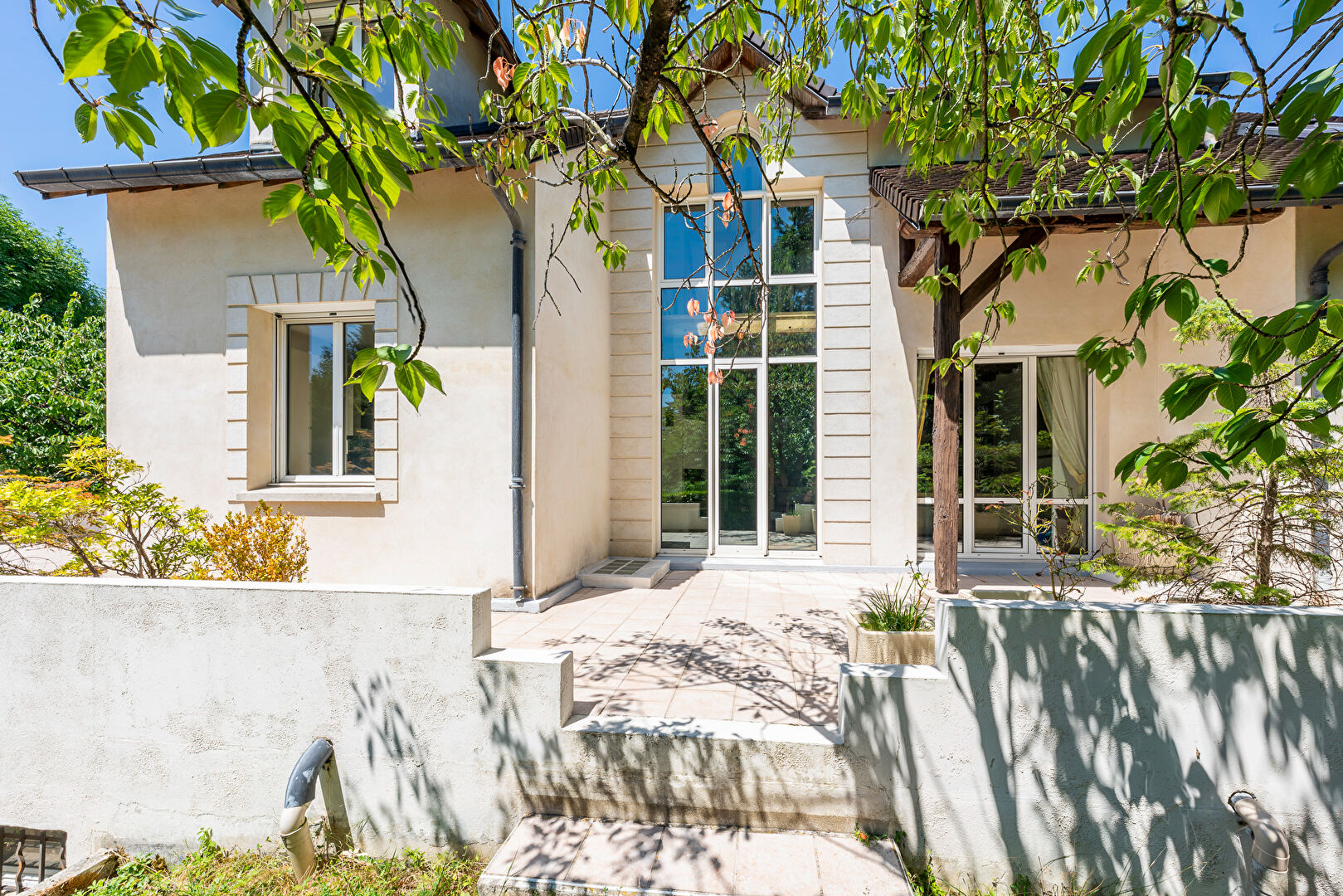 La Maison contemporaine aux volumes généreux à Yerres