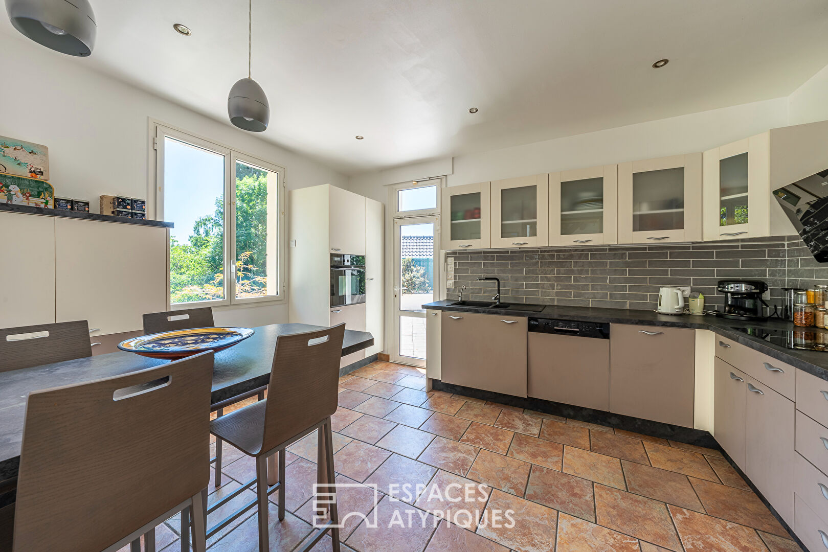 La Maison contemporaine aux volumes généreux à Yerres