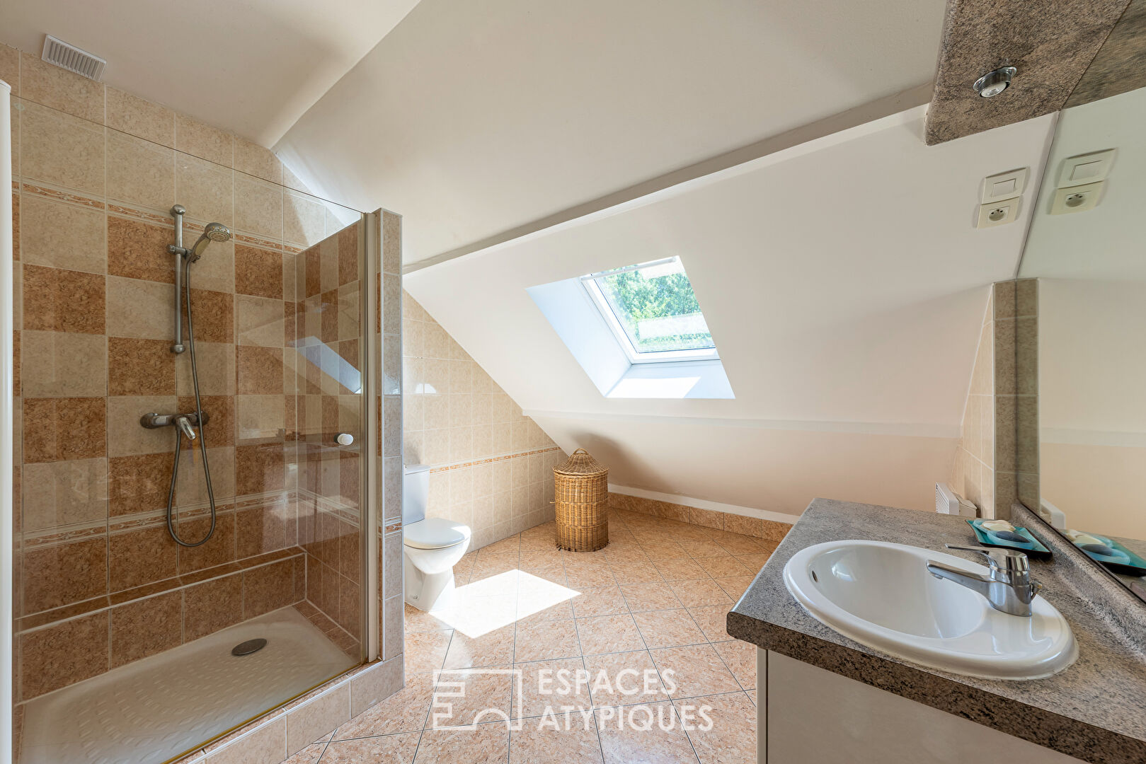 La Maison contemporaine aux volumes généreux à Yerres