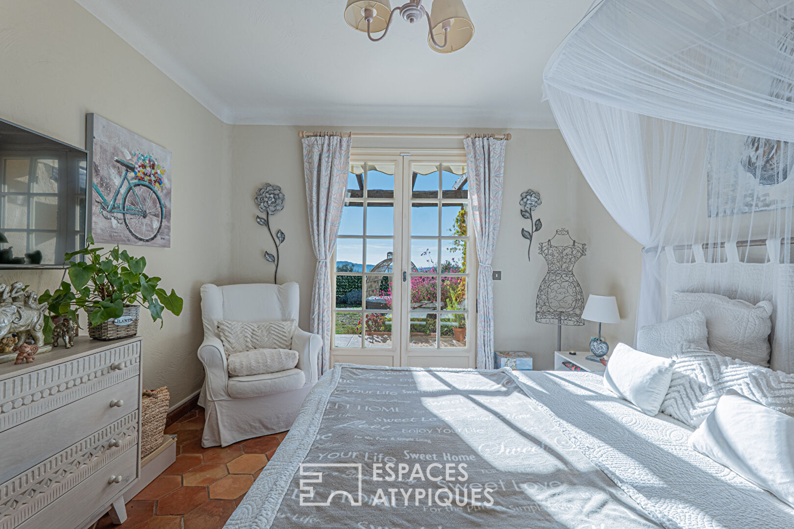 Charming house with independent apartment and swimming pool