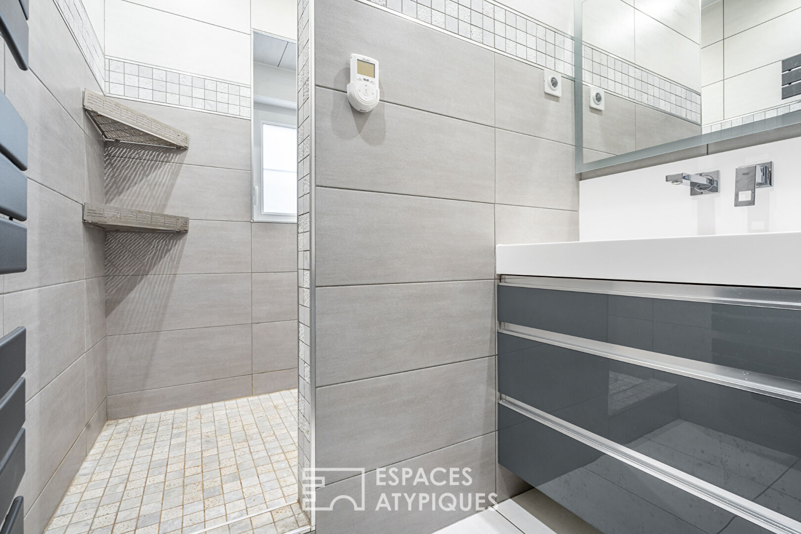 Appartement en rez-de-chaussée avec terrasse, stationnement et garage