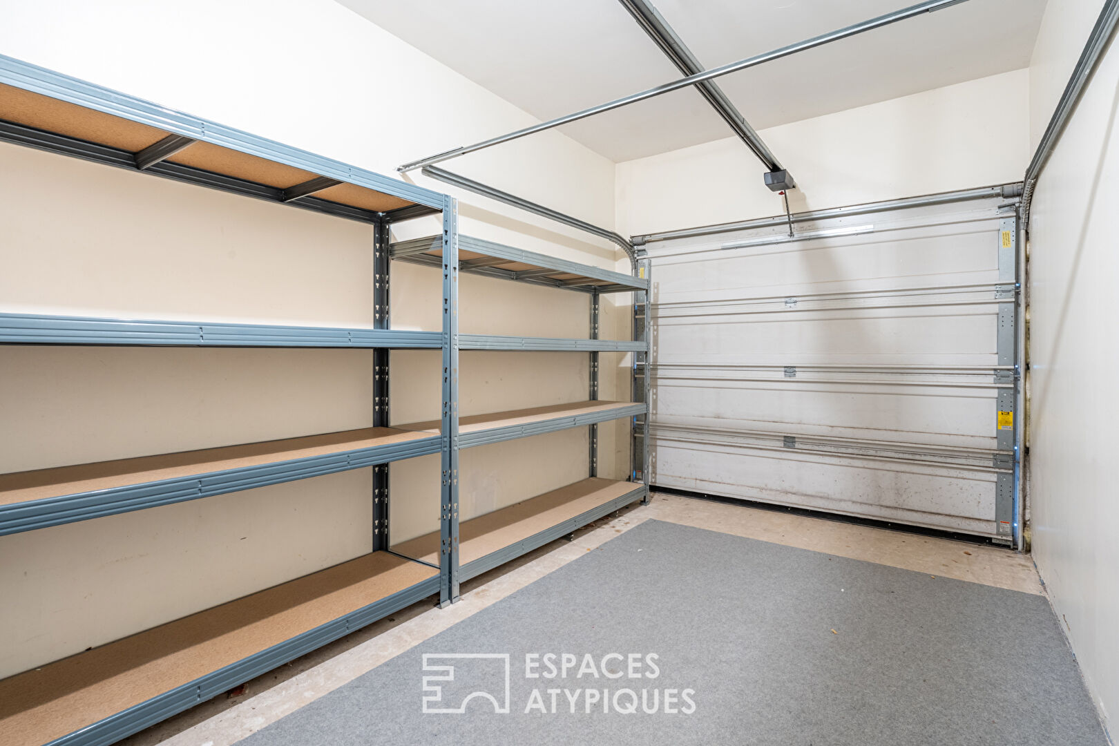 Appartement en rez-de-chaussée avec terrasse, stationnement et garage