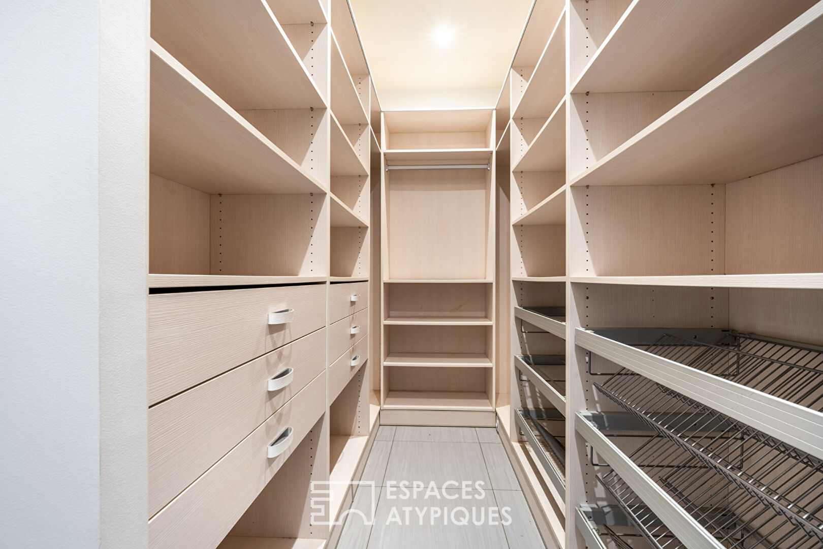 Appartement en rez-de-chaussée avec terrasse, stationnement et garage