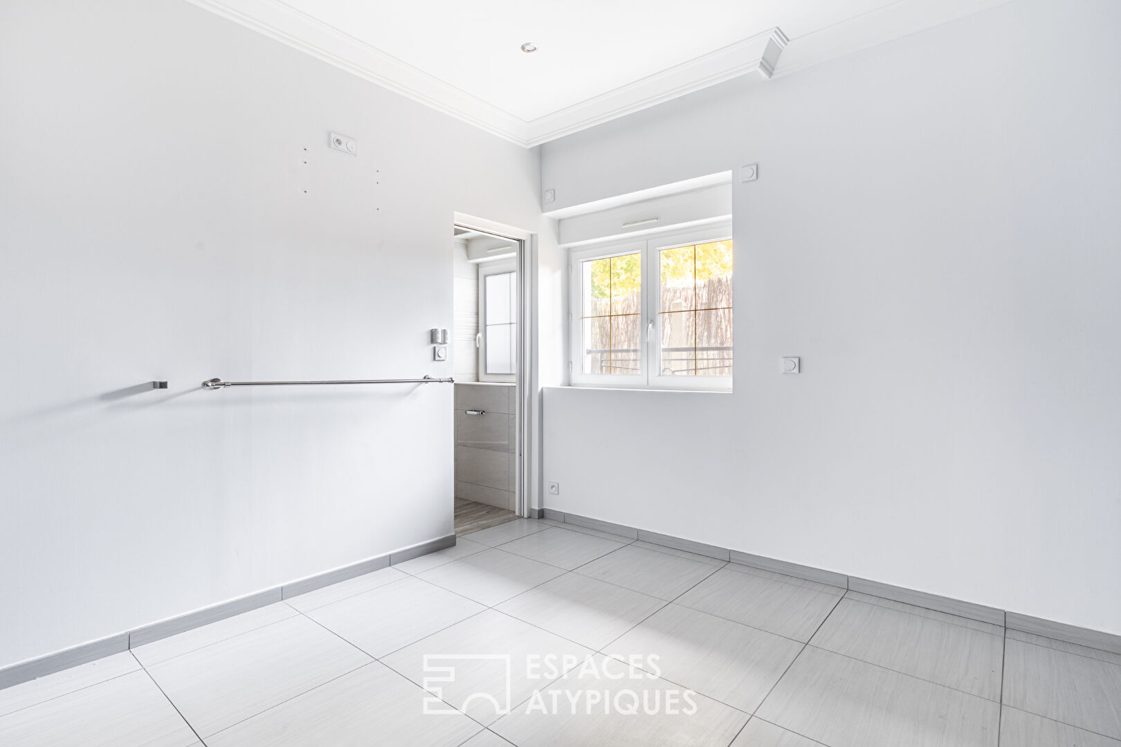 Appartement en rez-de-chaussée avec terrasse, stationnement et garage