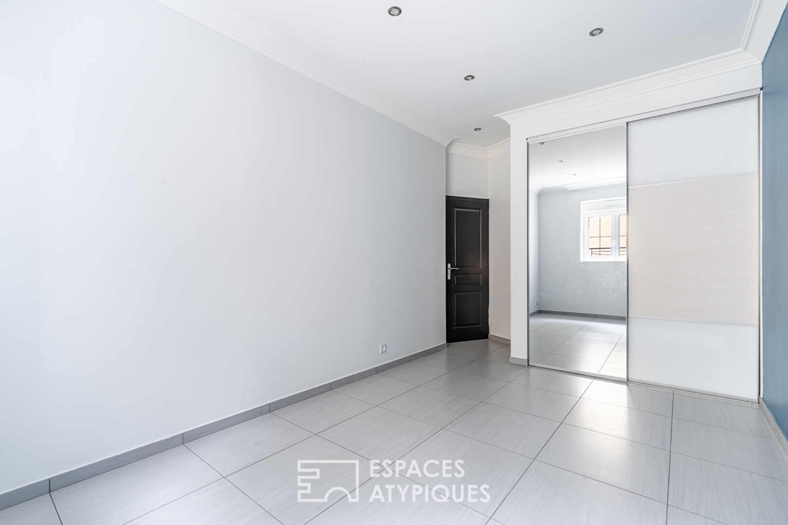 Appartement en rez-de-chaussée avec terrasse, stationnement et garage