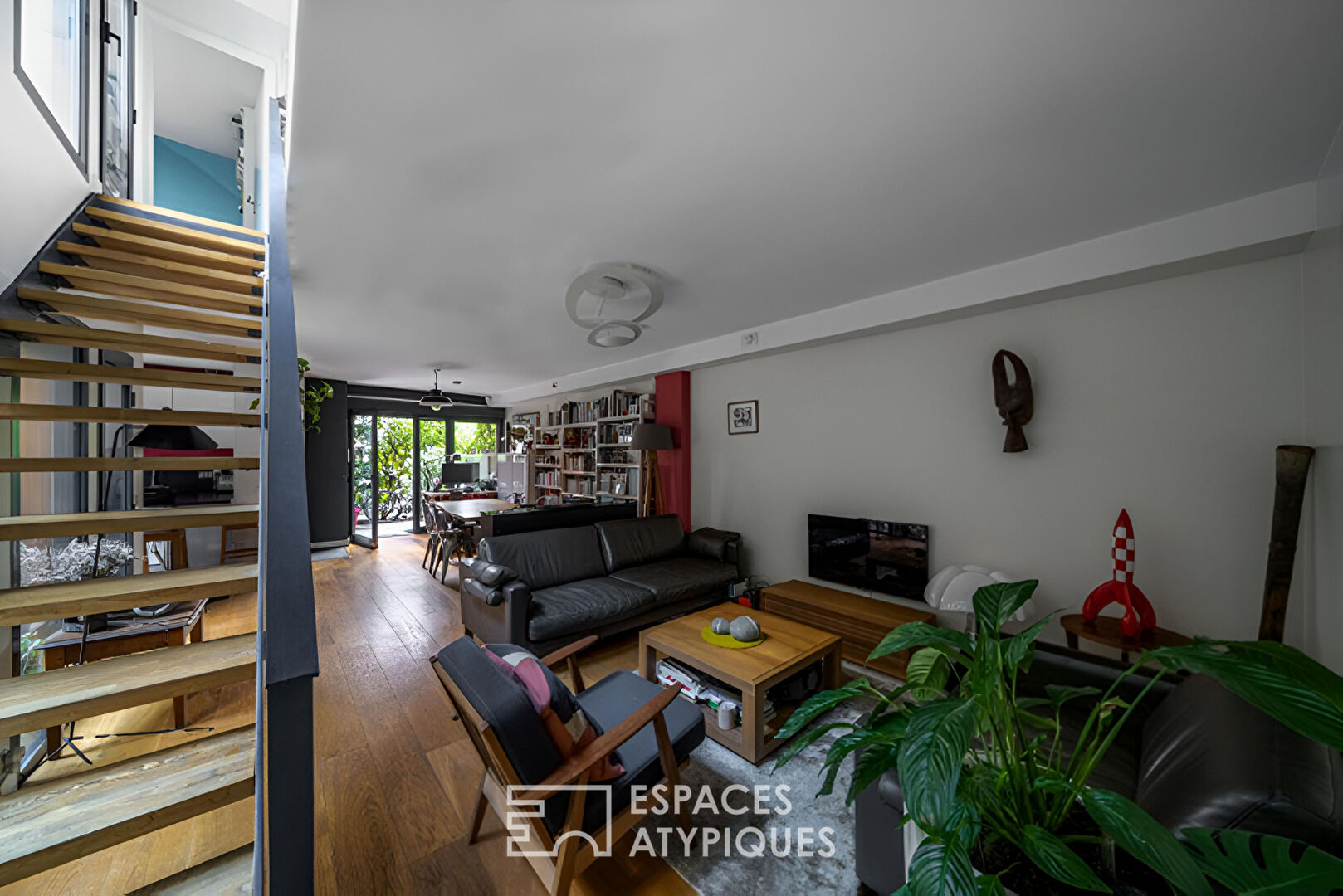 Contemporary house with tree-lined terrace