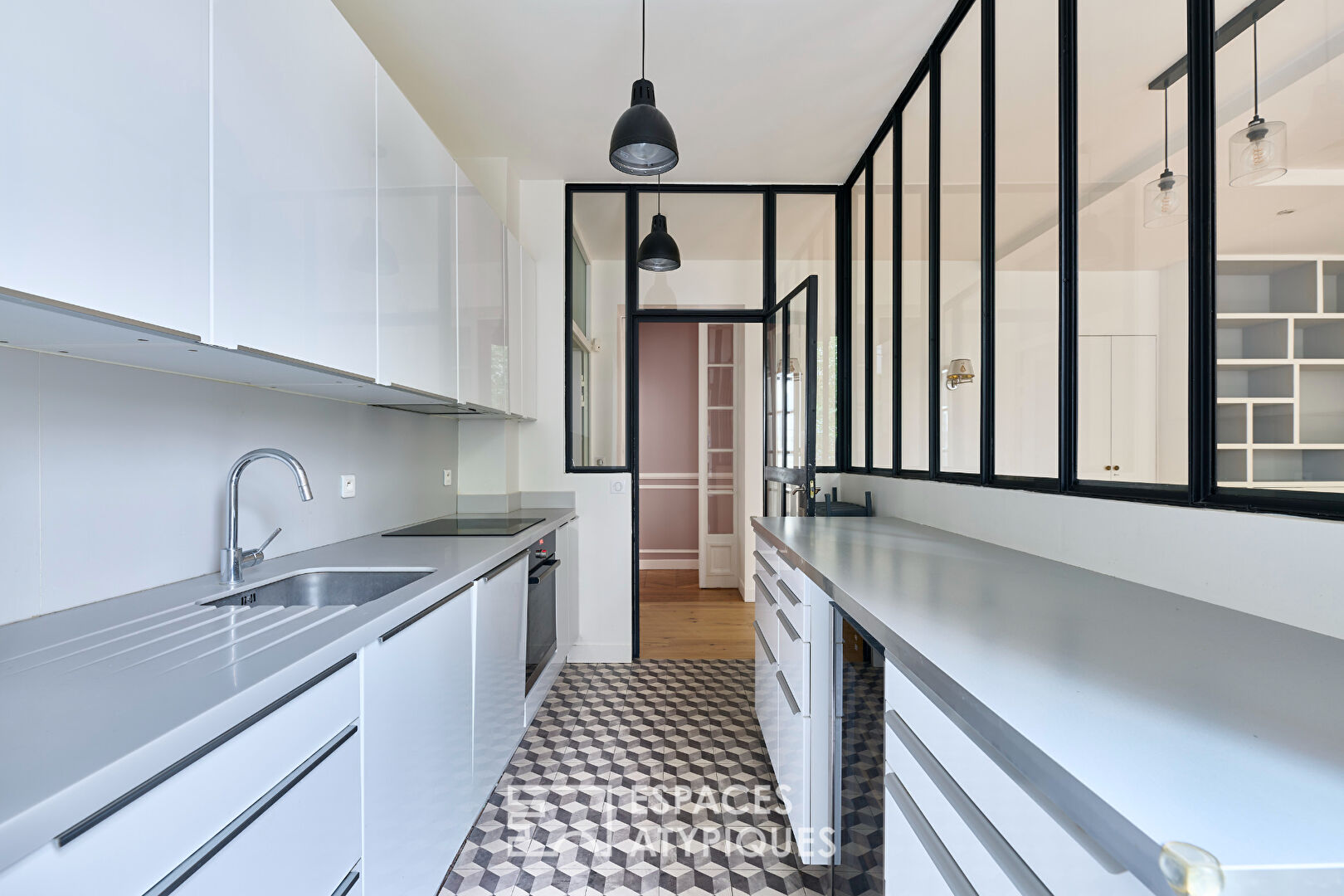 Rez-de-jardin rénové avec terrasse – Trocadéro