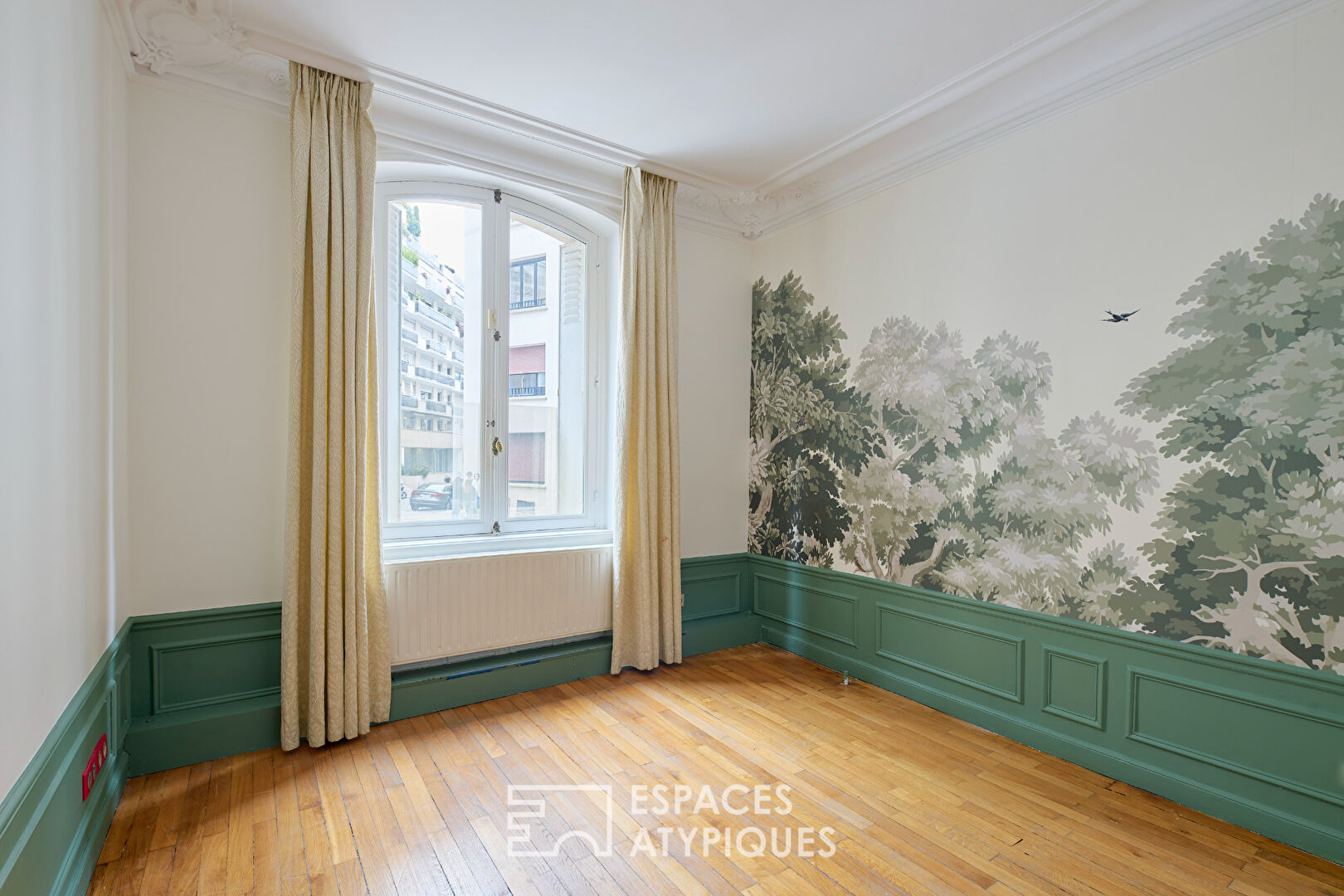 Rez-de-jardin rénové avec terrasse – Trocadéro