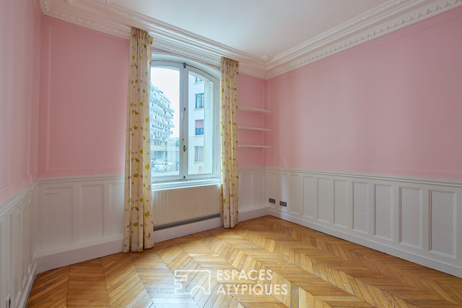 Rez-de-jardin rénové avec terrasse – Trocadéro