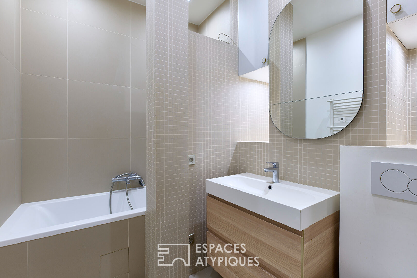 Rez-de-jardin rénové avec terrasse – Trocadéro