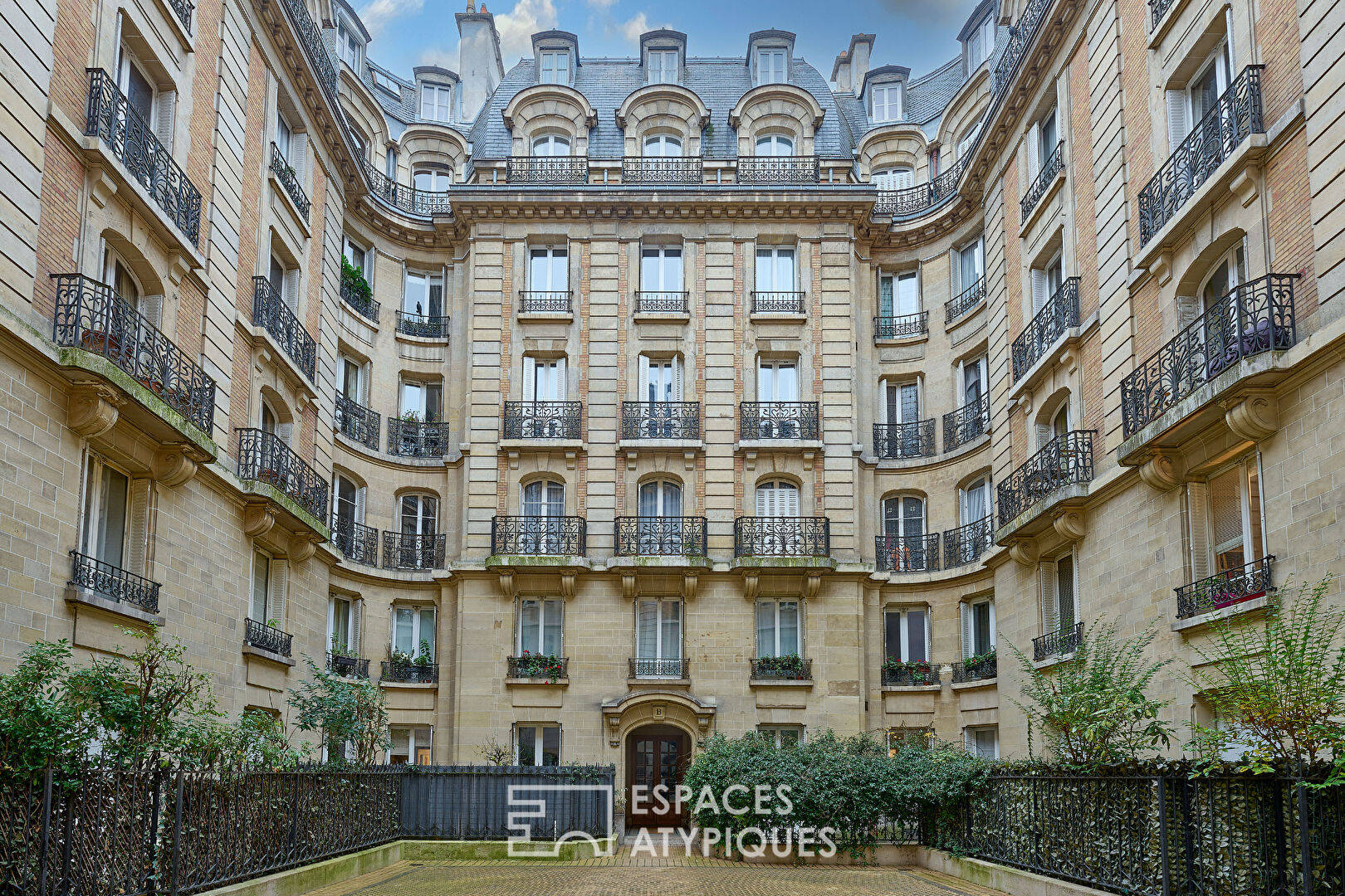 Rez-de-jardin rénové avec terrasse – Trocadéro