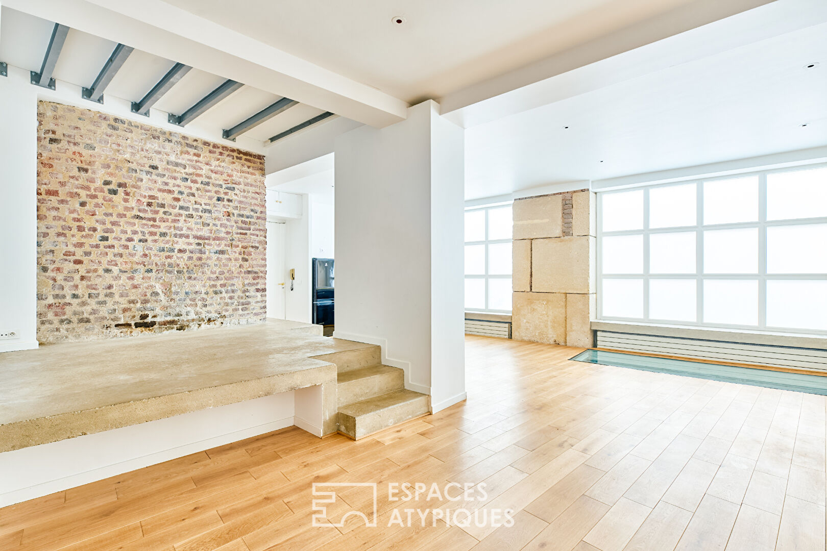 Former photo studio transformed into a triplex in Marcadet – Poissonniers