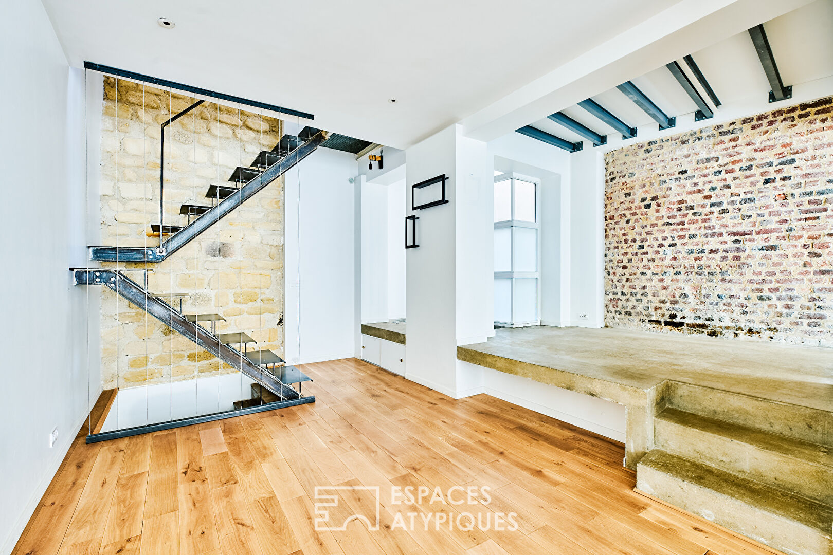 Former photo studio transformed into a triplex in Marcadet – Poissonniers