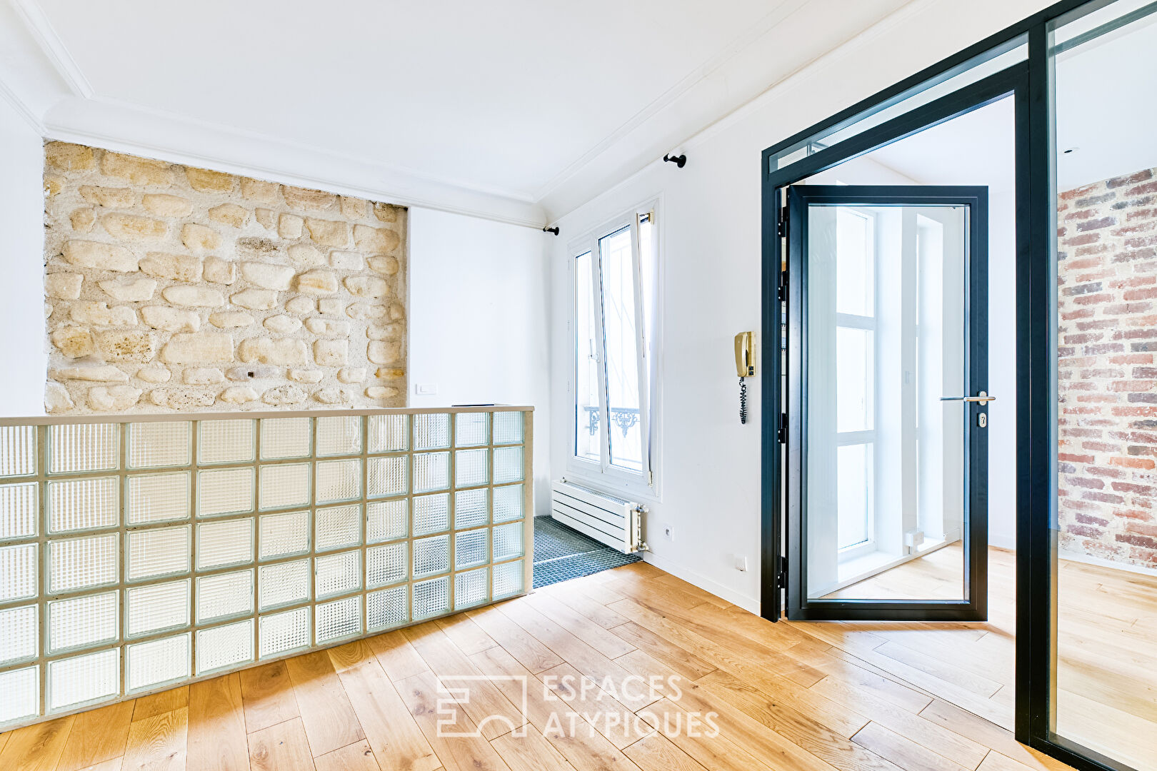 Former photo studio transformed into a triplex in Marcadet – Poissonniers