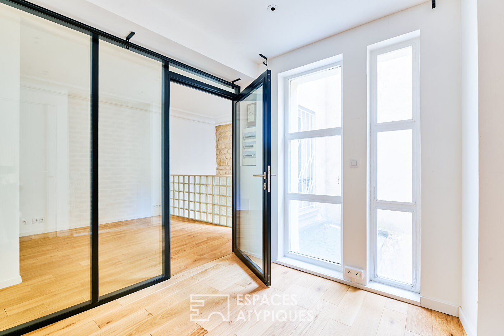 Former photo studio transformed into a triplex in Marcadet – Poissonniers