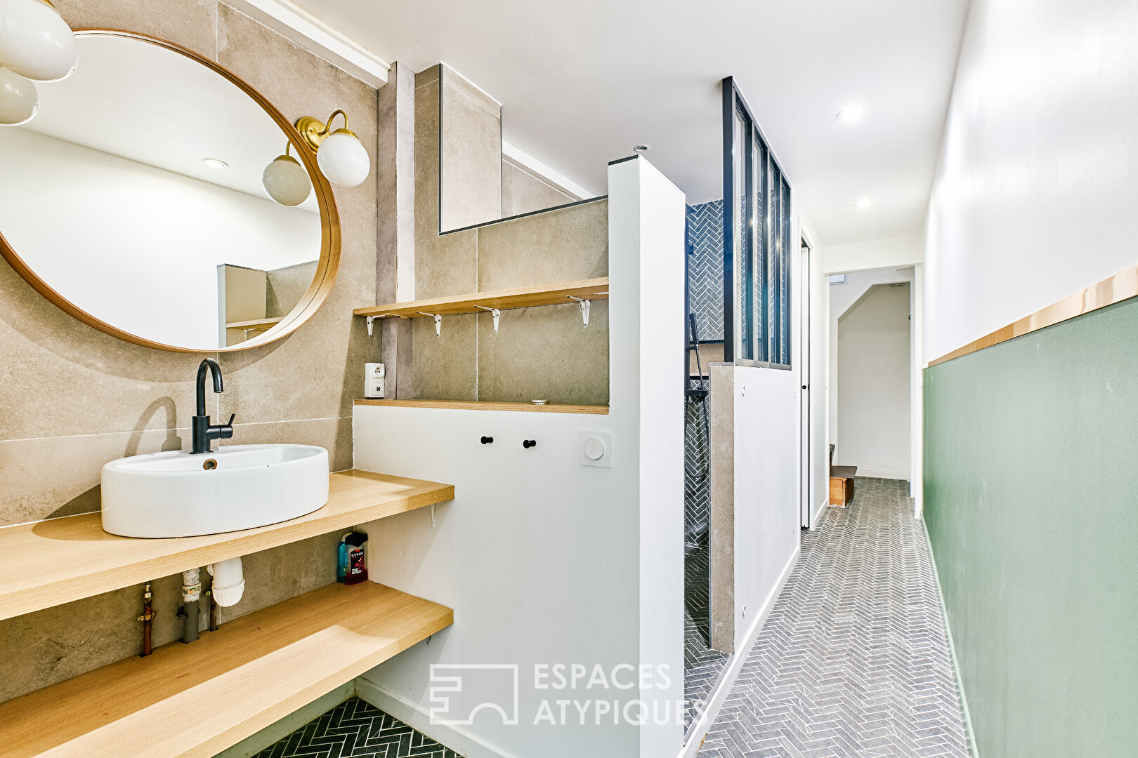 Former photo studio transformed into a triplex in Marcadet – Poissonniers