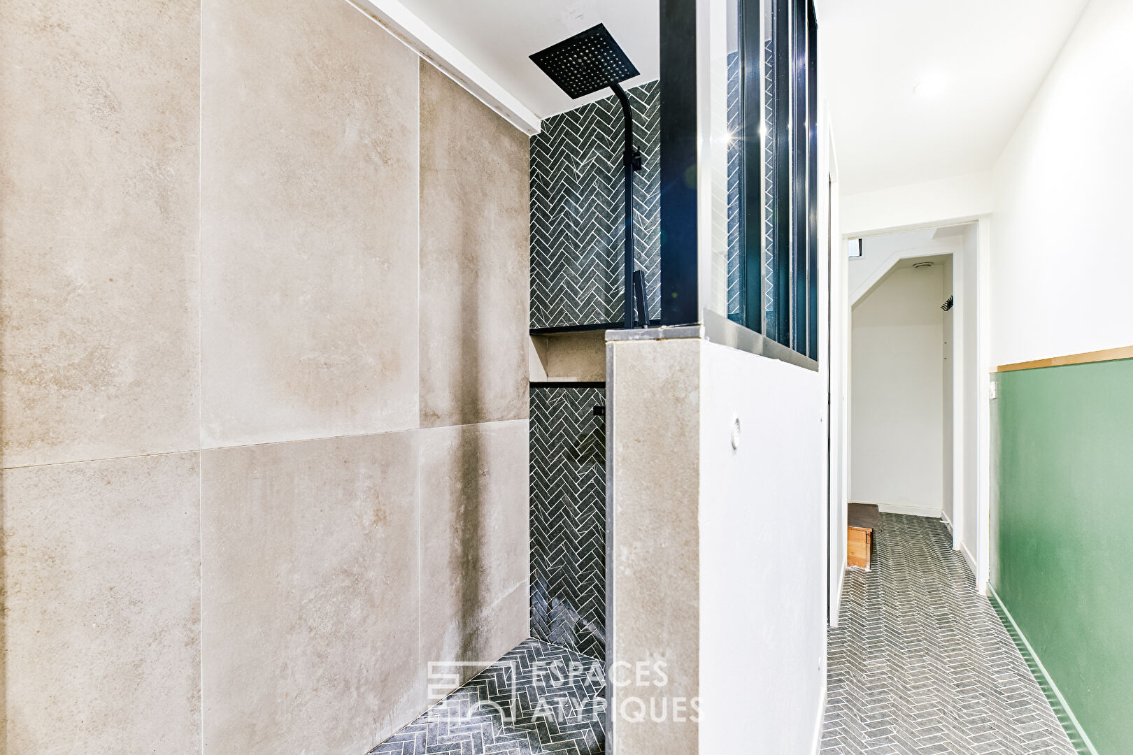 Former photo studio transformed into a triplex in Marcadet – Poissonniers